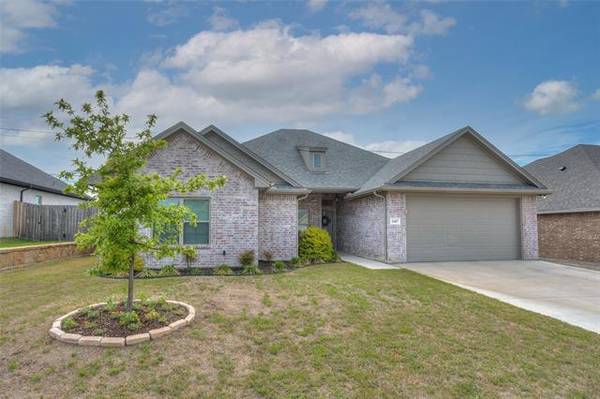 1607 Summercrest Drive, Cleburne, TX 76033