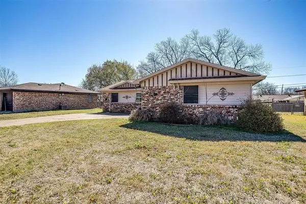 Burleson, TX 76028,216 NE Craig Street