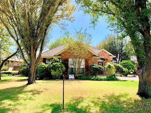 104 Hummingbird Lane, Justin, TX 76247