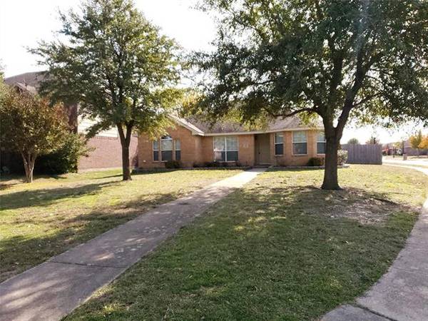 210 Garden Valley Lane, Red Oak, TX 75154