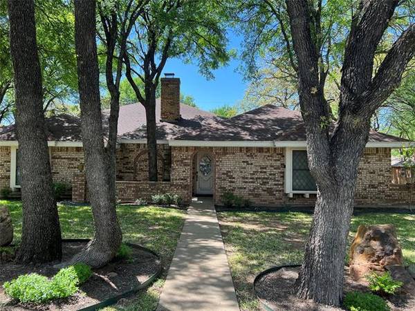 11 Fair Oaks Street, Mineral Wells, TX 76067