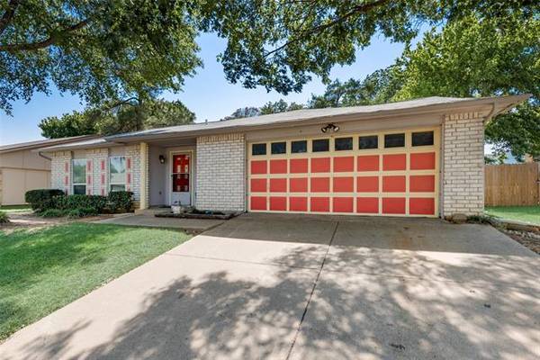 2804 Meadowview Drive, Arlington, TX 76016