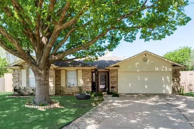 836 Glenwick Court, Burleson, TX 76028