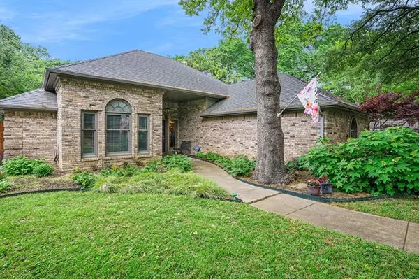 3701 S Shadycreek Drive, Arlington, TX 76013