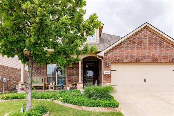 10913 Middleglen Road, Fort Worth, TX 76052