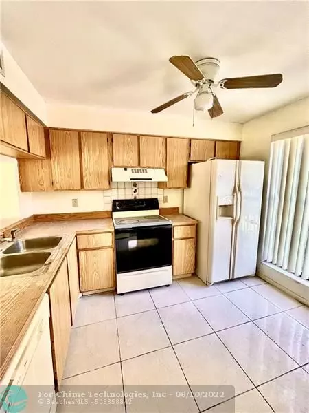 Oakland Park, FL 33309,3046 S Oakland Forest Drt  #2502