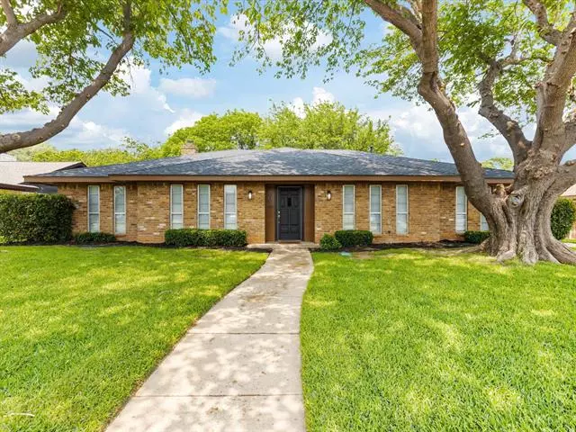 909 Rocky Canyon Road, Arlington, TX 76012