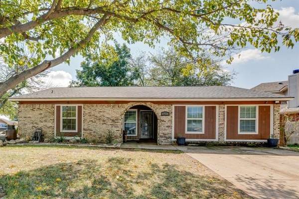 6724 Nola Court, Watauga, TX 76148