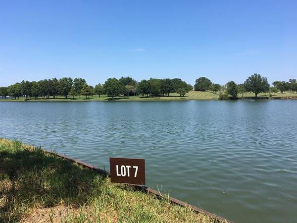 7 Sandy Cove, Streetman, TX 75859