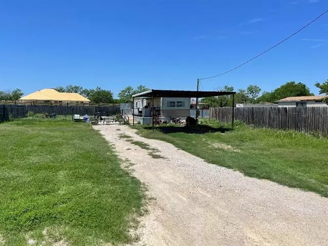 300 N Ohio Street, Graford, TX 76449