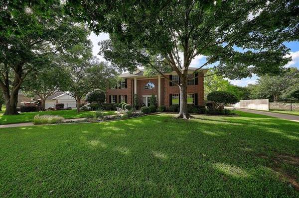 205 E Chapel Downs Drive, Southlake, TX 76092