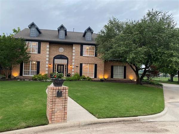 305 Preakness Circle, Southlake, TX 76092