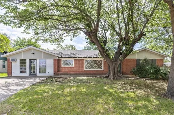 5709 Wales Avenue, Fort Worth, TX 76133