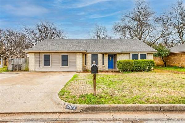 603 Pleasant Manor Avenue, Burleson, TX 76028