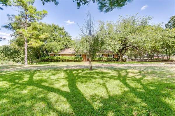 2005 Valley View Drive, Burleson, TX 76028