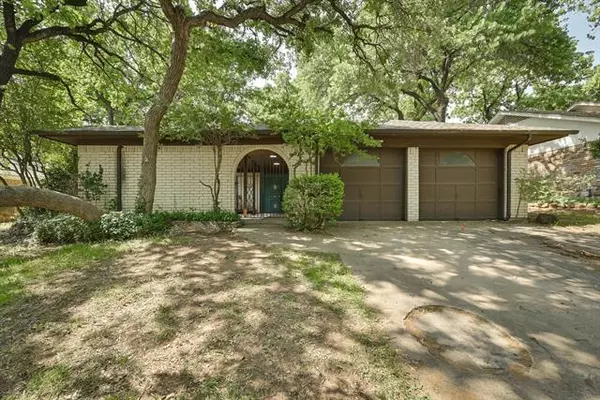 4608 Valleycrest Drive, Arlington, TX 76013