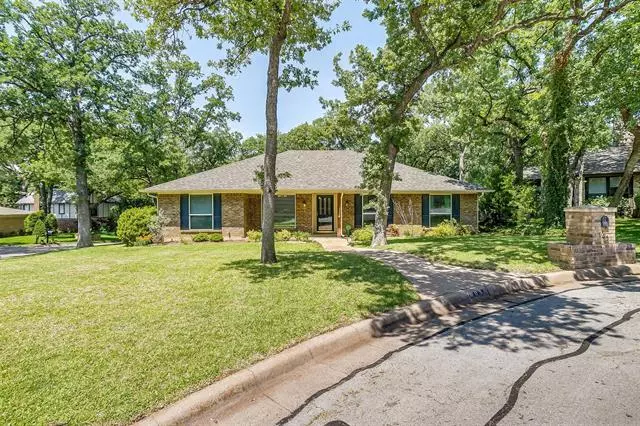 Arlington, TX 76011,605 Country Green Lane