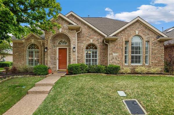 8636 Woodcreek Drive, Irving, TX 75063