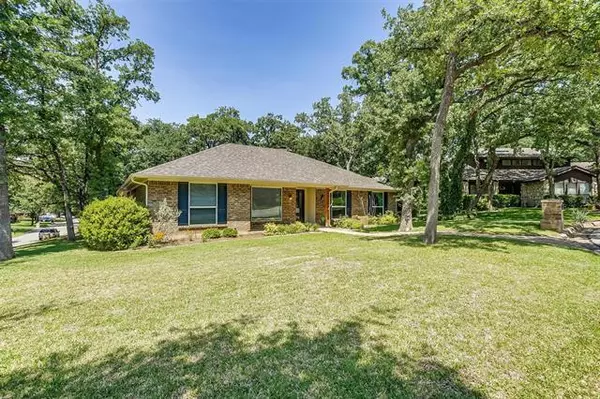 Arlington, TX 76011,605 Country Green Lane