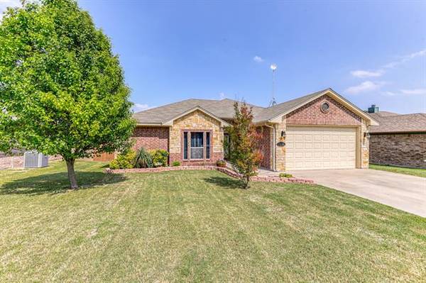 1832 Roadrunner Drive, Weatherford, TX 76088