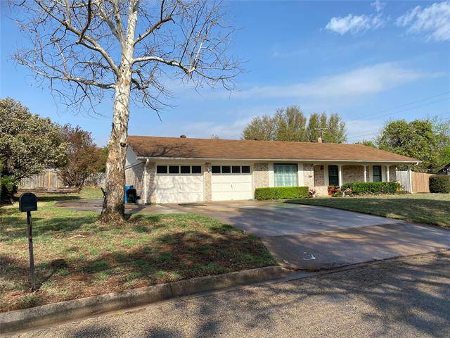 302 Woodlawn Drive, Keene, TX 76059