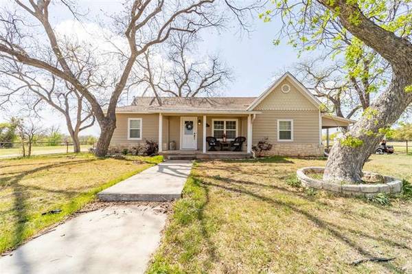 209 N Sand Street, Comanche, TX 76442