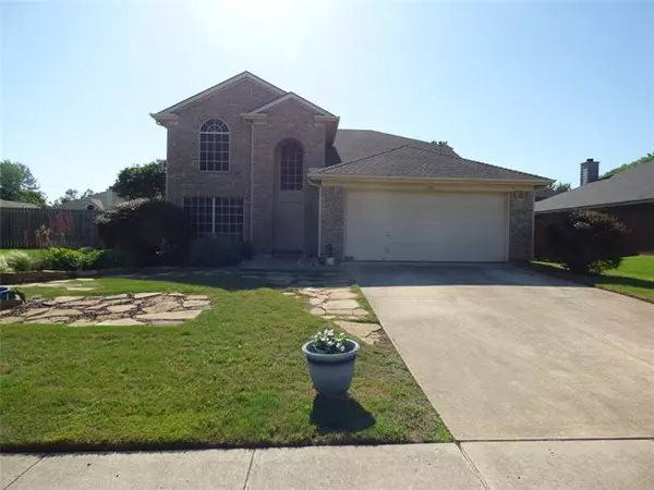 725 Black Walnut Drive, Lake Dallas, TX 75065