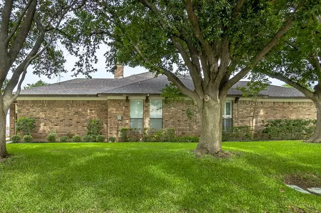 5202 Ledgestone Street, Fort Worth, TX 76132