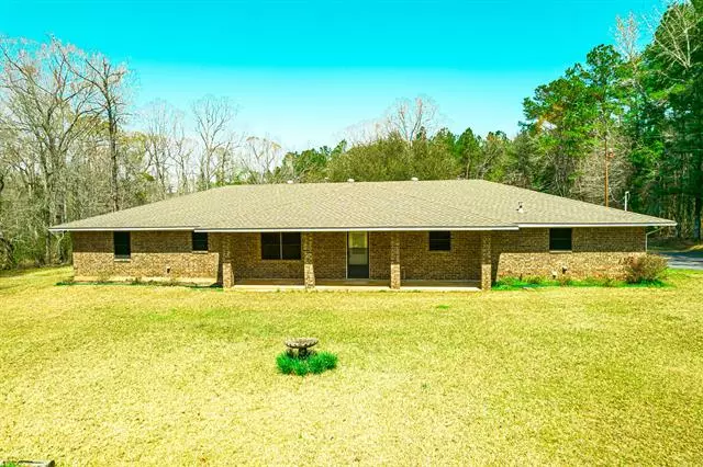 Minden, LA 71055,372 Hickory Hills Road