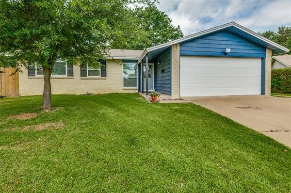 2914 Harvard Circle N, Irving, TX 75062