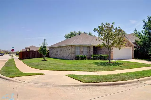 824 Cheryl Street, Crowley, TX 76036