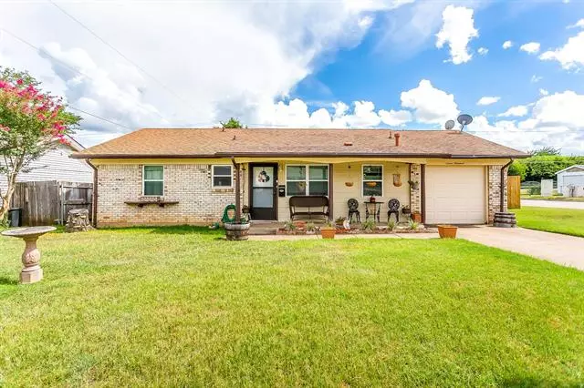 700 E Mission Street, Crowley, TX 76036