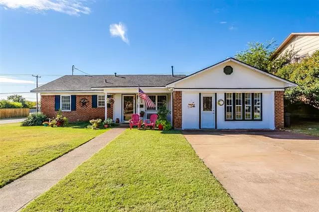 628 E Mission Street, Crowley, TX 76036