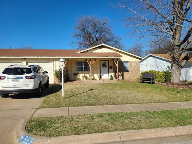 213 E Eller Avenue, Crowley, TX 76036