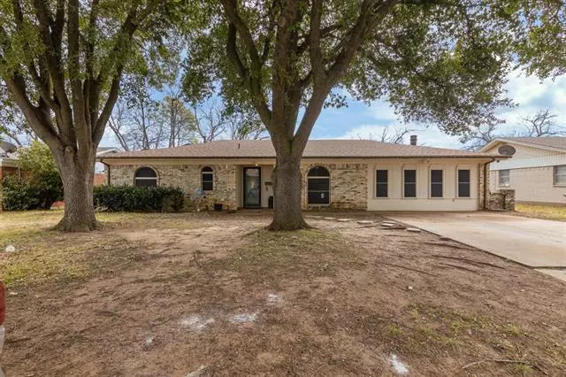 733 Meadowlark Circle, Crowley, TX 76036