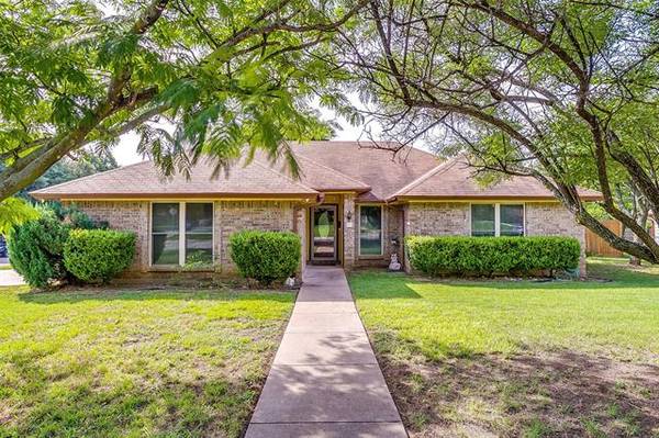 701 Daniels Drive, Crowley, TX 76036