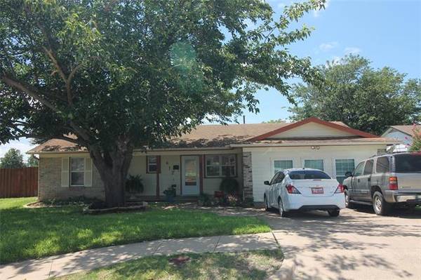 412 Giles Court, Crowley, TX 76036