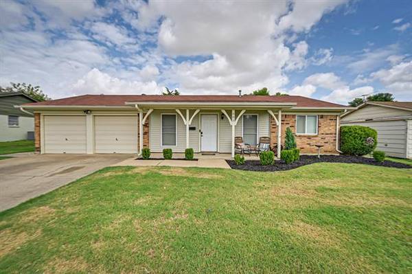 601 E Glendale Street, Crowley, TX 76036