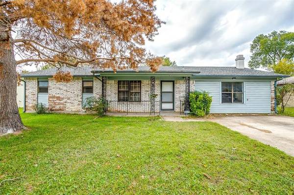 804 E Glendale Street, Crowley, TX 76036