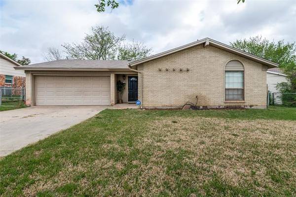 209 E Malone Avenue, Crowley, TX 76036