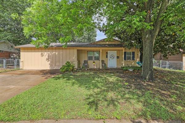 604 Wallace Drive, Crowley, TX 76036