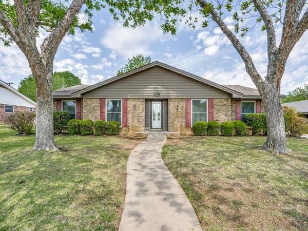 1009 Rocky Canyon Road, Arlington, TX 76012