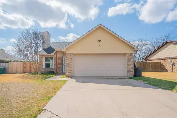 7301 Sunnybank Drive, Fort Worth, TX 76137