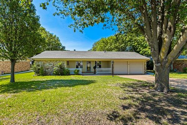 8029 Chapin Road, Benbrook, TX 76116