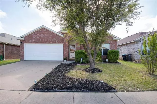 7975 Los Alamitos Lane, Fort Worth, TX 76140