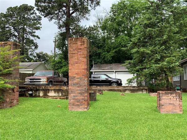 2320 Creswell Avenue, Shreveport, LA 71104