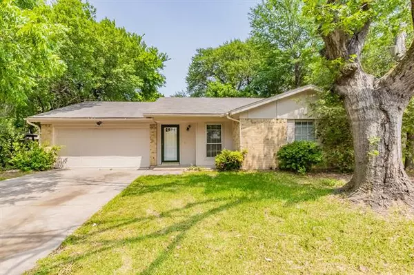 711 Del Mar Lane, Arlington, TX 76012