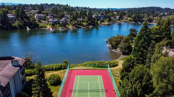 Saanich, BC V9A 1L9,71 Gorge Rd W #103