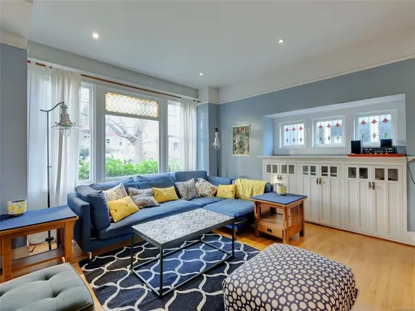 523 Harbinger Ave, Victoria, BC V8V 4H9