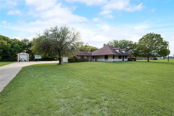 1246 Meadow Way, Terrell, TX 75160